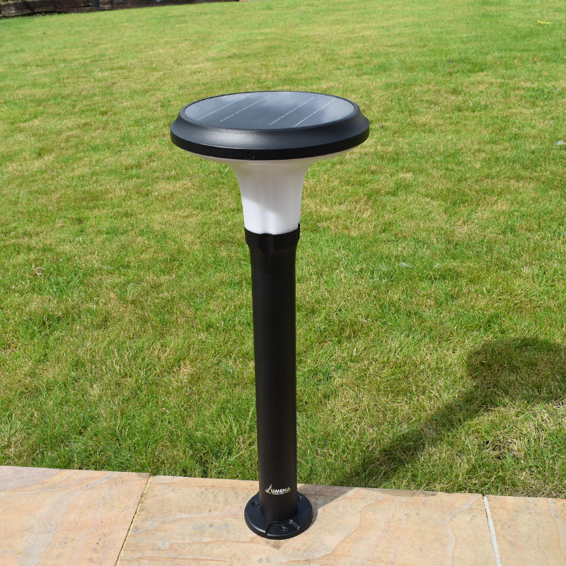 Pathmaster 450mm solar spreadlight illuminating a patio area